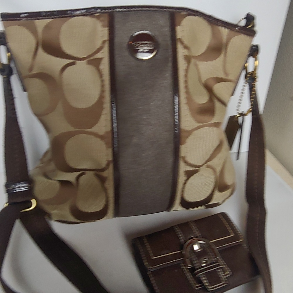 Signature Stripe Duffle F21905 + leather wallet